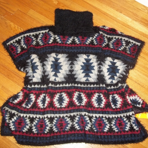 NWT Fluffy Cozy Poncho One Size - Picture 1 of 2